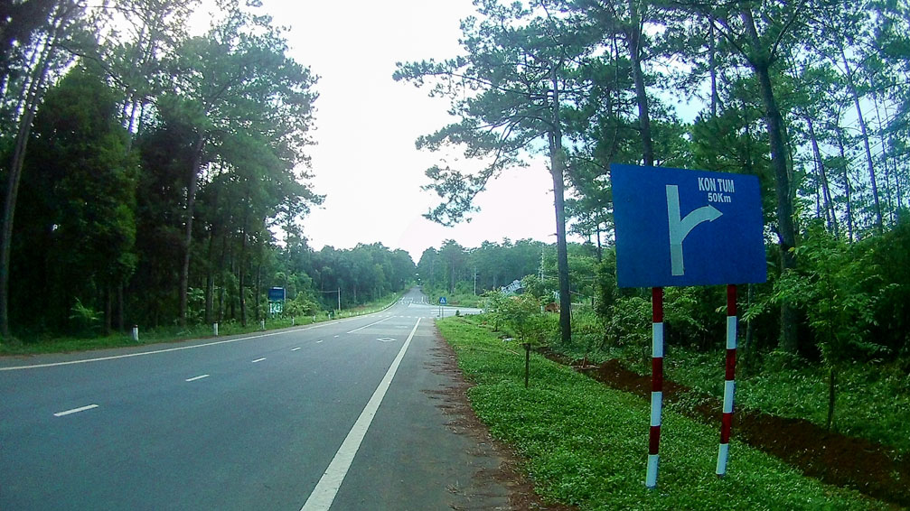  Khoảng cách chiều dài đoạn đương đi từ Măng Đen huyện Kon Plông về Tp Kon Tum là 52 Km 